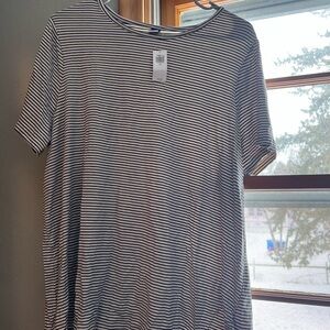 Old Navy Black and White Striped Short Sleeve Tee
